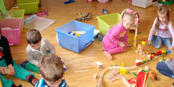 Spielgruppe Pandabär Dietlikon: Kinder beim freien Spiel